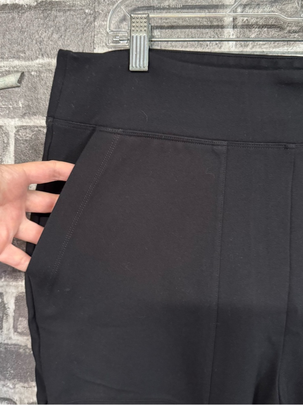 Cabi Cheeky Pant black cropped pull on pockets - Picture 4 of 10